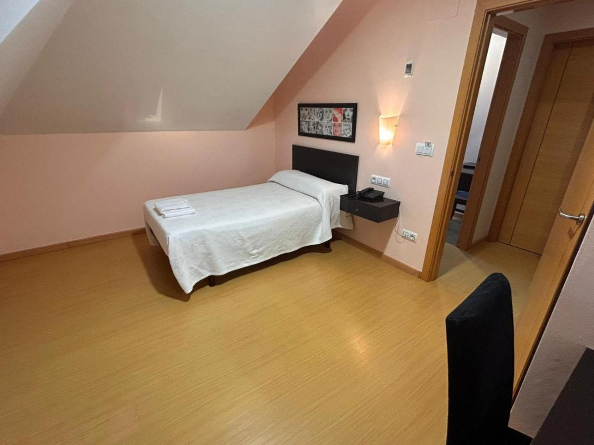 אורנסה Hostal Restaurante Aqua מראה חיצוני תמונה