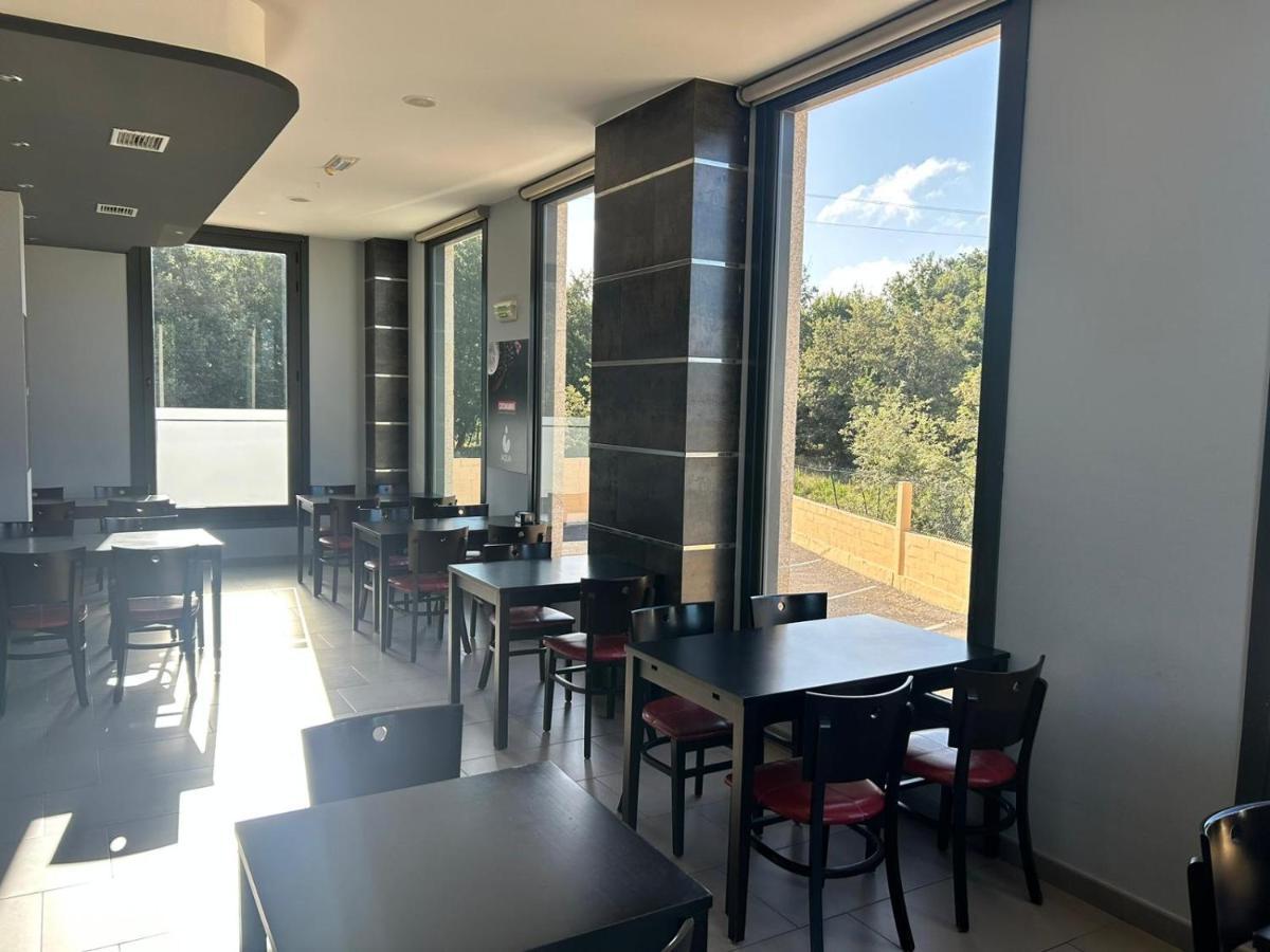 אורנסה Hostal Restaurante Aqua מראה חיצוני תמונה